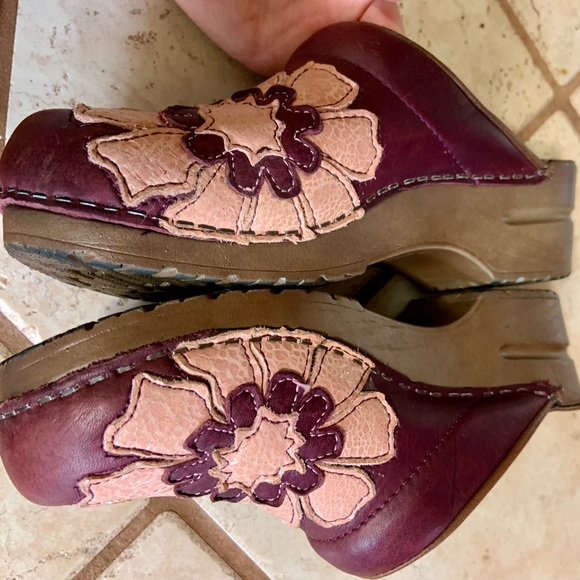 Sanita Leather Flower Clogs - Picture 4 of 9